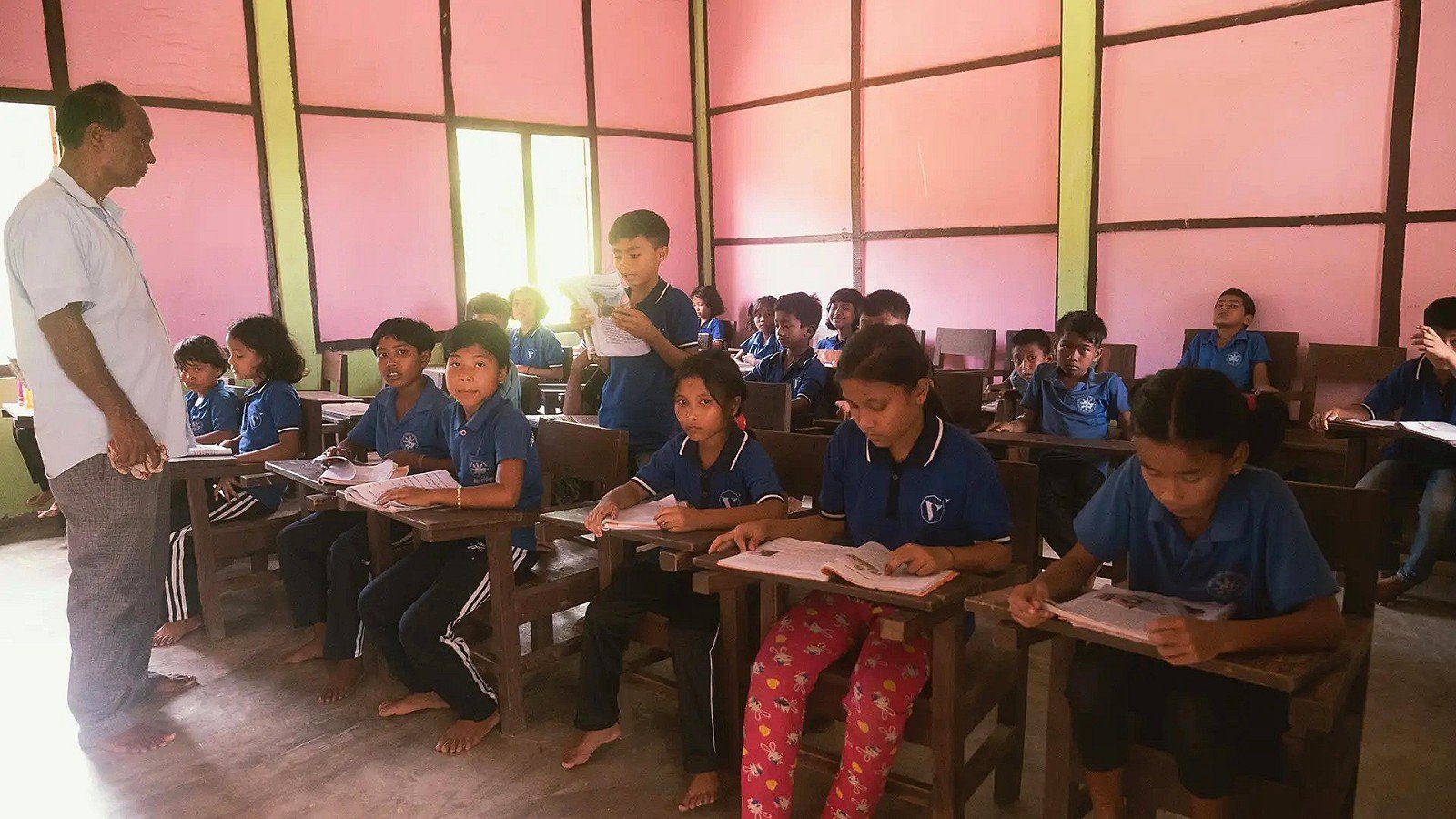 A student learning at Vidya